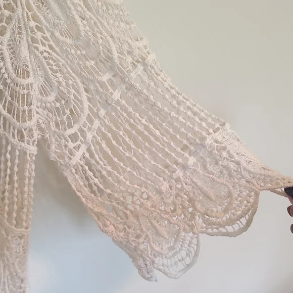 Chic Cream Crochet Blouse. - Picture 5 of 5